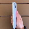 iPhone 15 celeste borde
