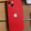 iPhone 13 rojo mesa madera