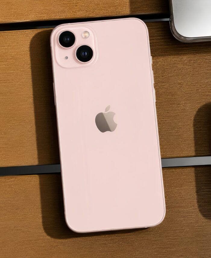 iPhone 13 rosa fondo madera