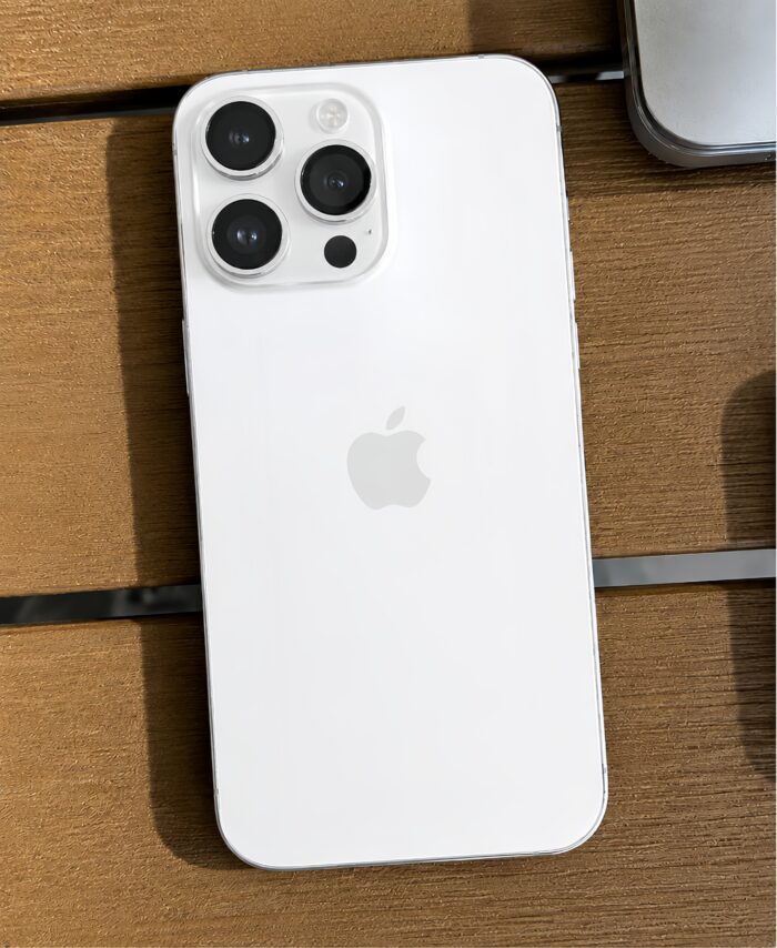 iPhone 14 Pro blanco fondo madera