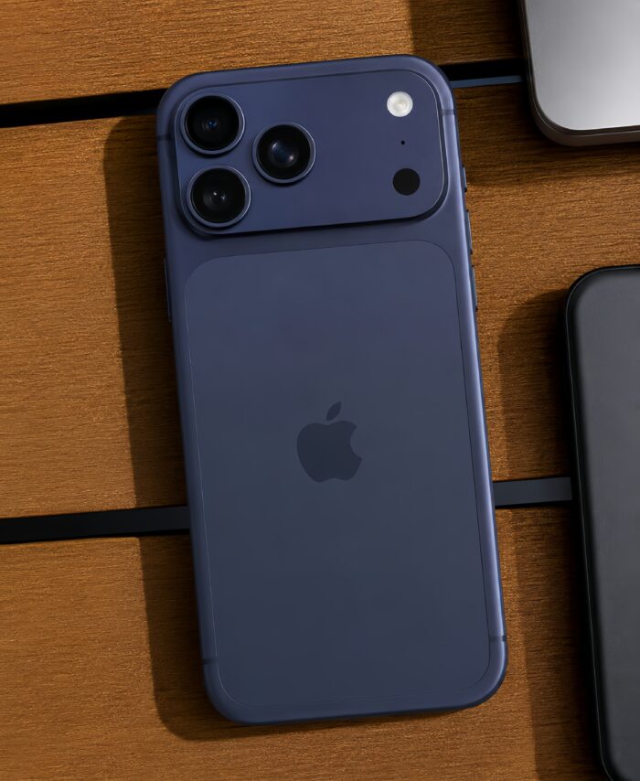 iPhone 17 azul fondo madera