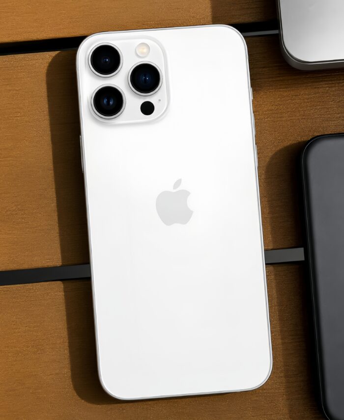 iPhone 16 Pro Max Blanco fondo madera