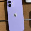 iPhone 12 lila fondo madera
