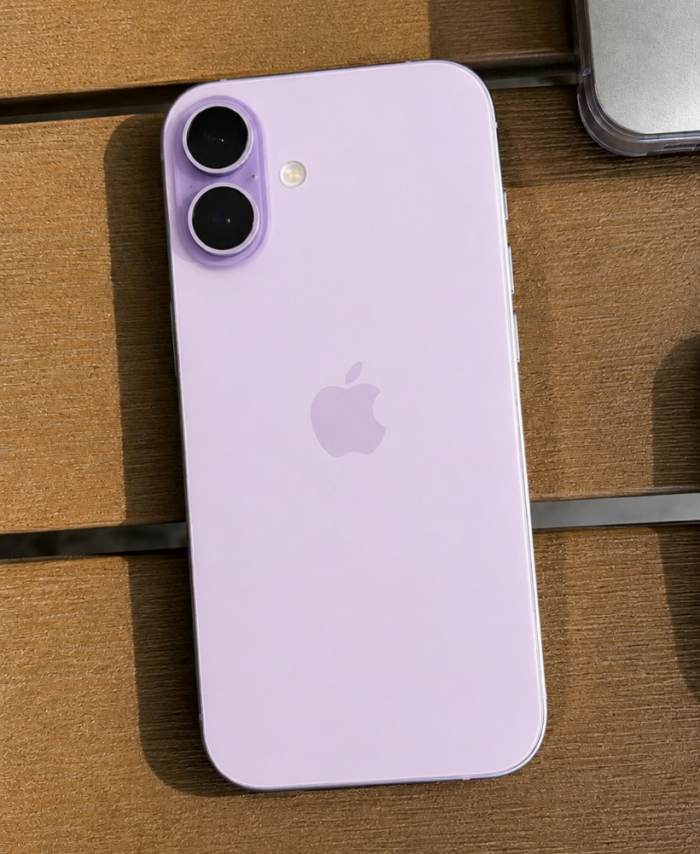iPhone 17 lila fondo madera