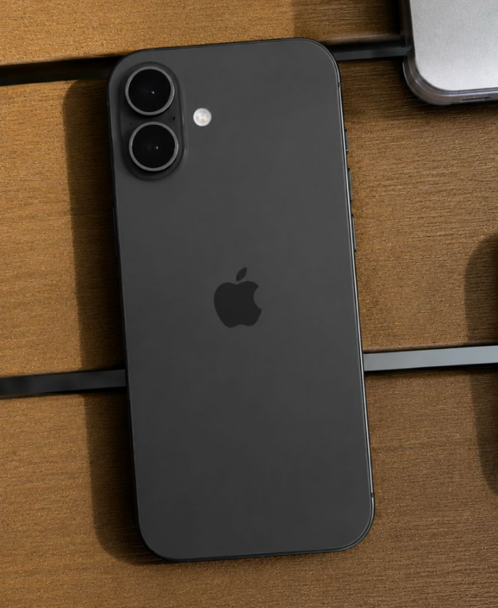 iPhone 17 negro fondo madera