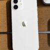 iPhone 11 blanco fondo madera